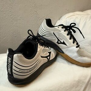 Mizuno indoor girl volleyball shoes